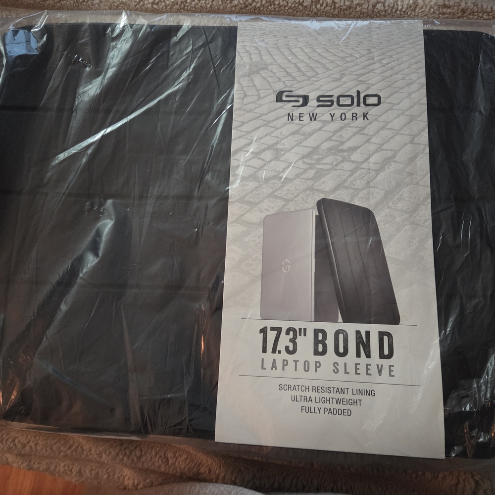 Solo Black Laptop Sleeve